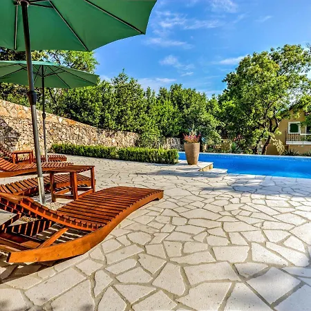 Sleeps 6 With Pool Air Con And Wifi Villa Novi Vinodolski