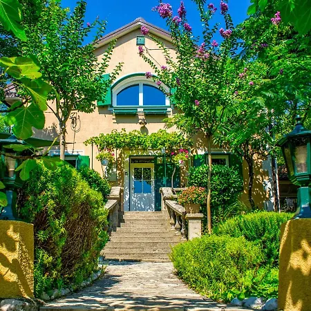 Villa Sleeps 6 With Pool Air Con And Wifi *