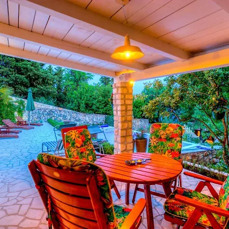Sleeps 6 With Pool Air Con And Wifi Villa
