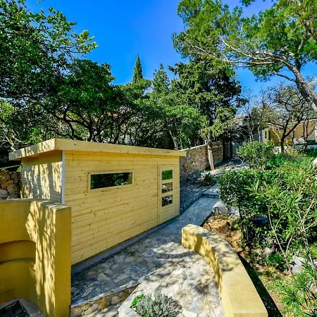 Sleeps 6 With Pool Air Con And Wifi Villa