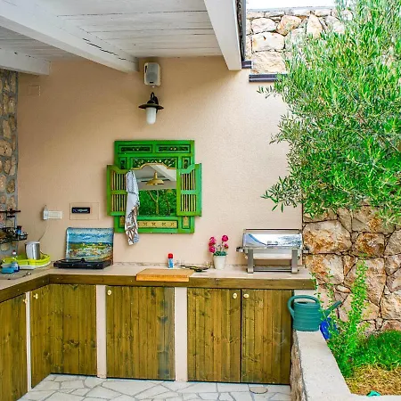 Sleeps 6 With Pool Air Con And Wifi
