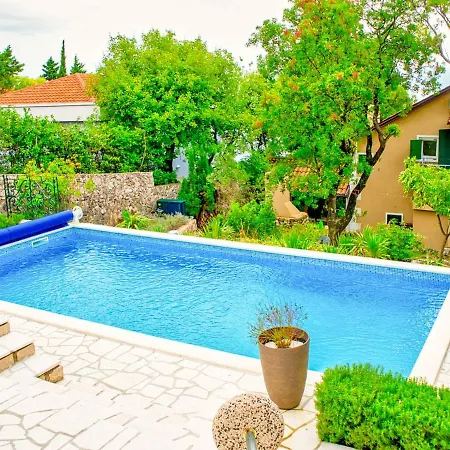 Villa Sleeps 6 With Pool Air Con And Wifi Novi Vinodolski