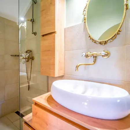 Villa Sleeps 6 With Pool Air Con And Wifi