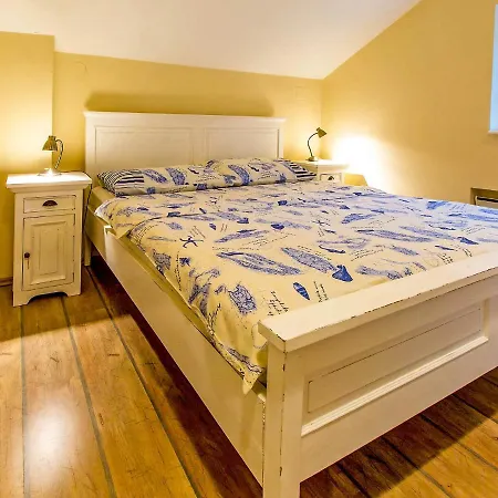 Sleeps 6 With Pool Air Con And Wifi * Novi Vinodolski