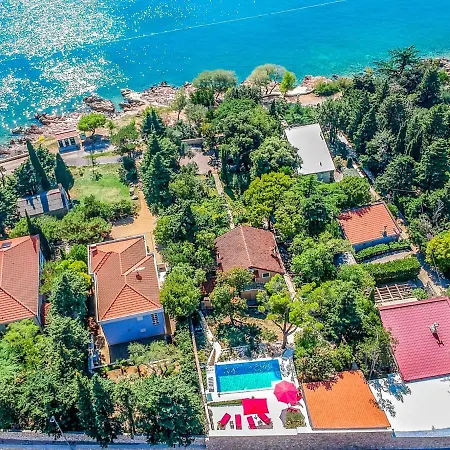 Sleeps 6 With Pool Air Con And Wifi * Novi Vinodolski